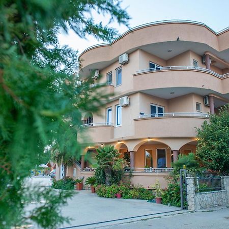 Apartments And Bungalow Casa Palma Ulcinj Exterior photo